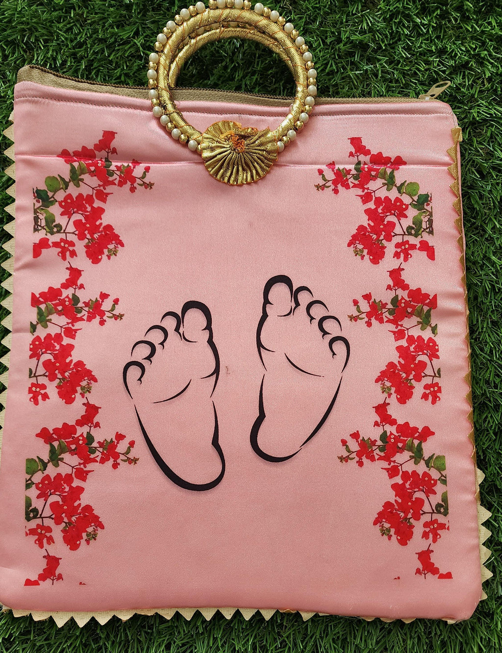 Baby Shower Handbag: Silk Favor Bag with Golden Handle