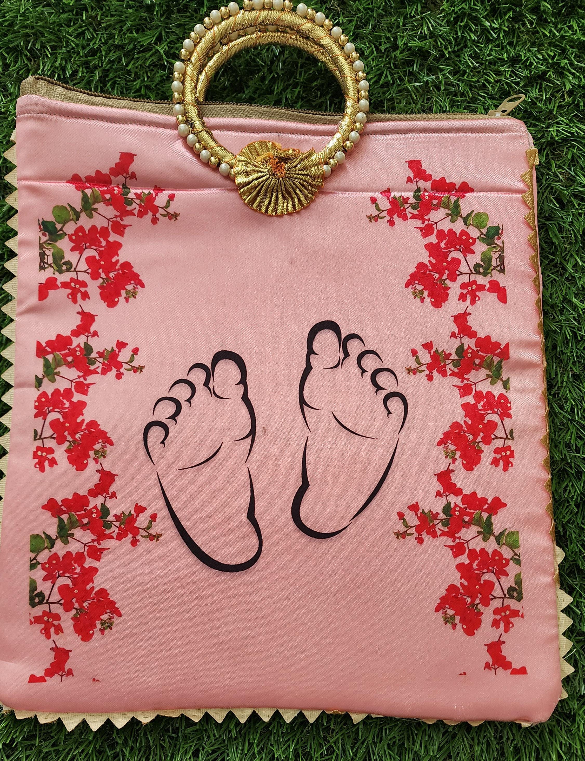 Baby Shower Handbag: Silk Favor Bag with Golden Handle