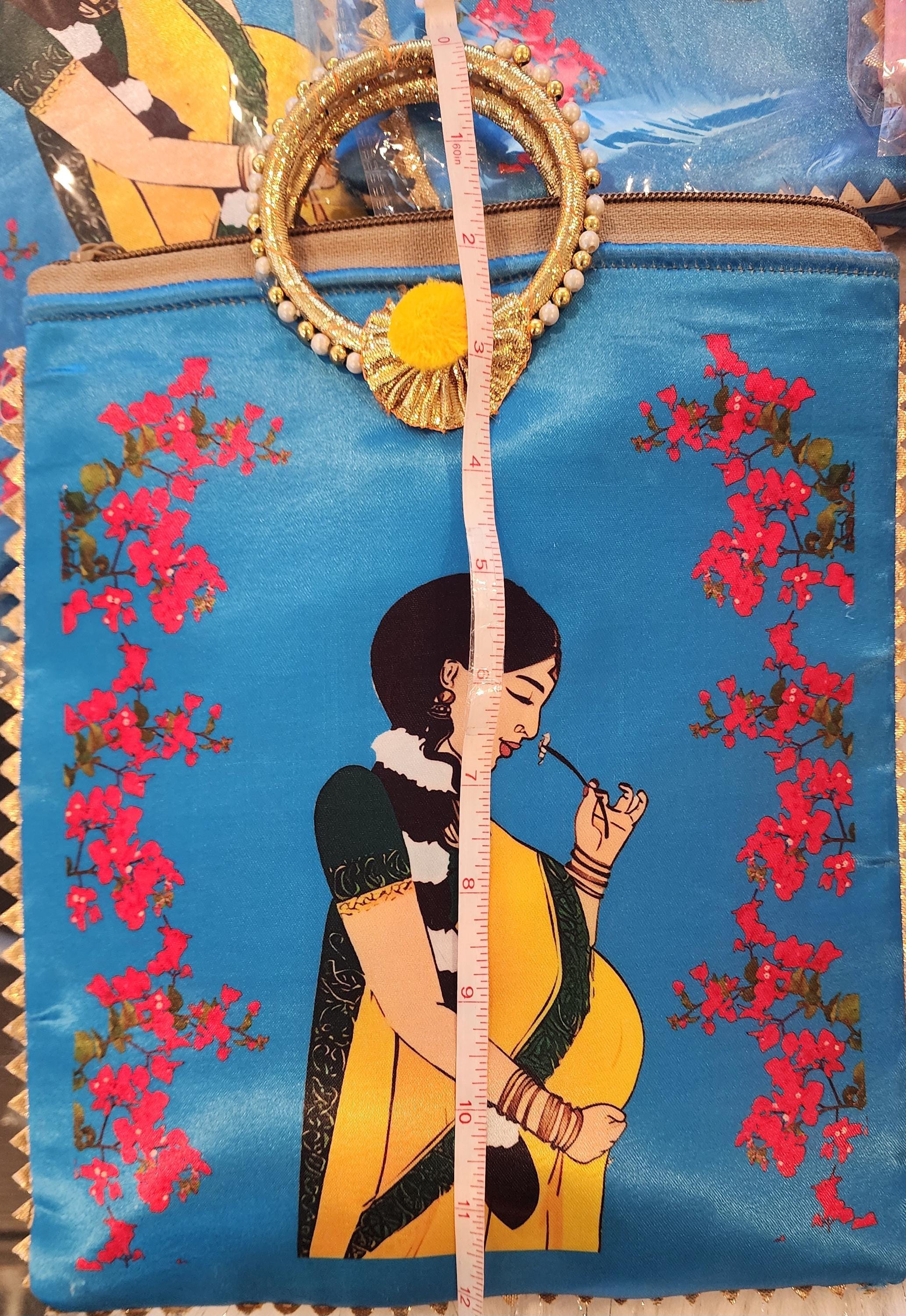 Baby Shower Handbag: Silk Favor Bag with Golden Handle