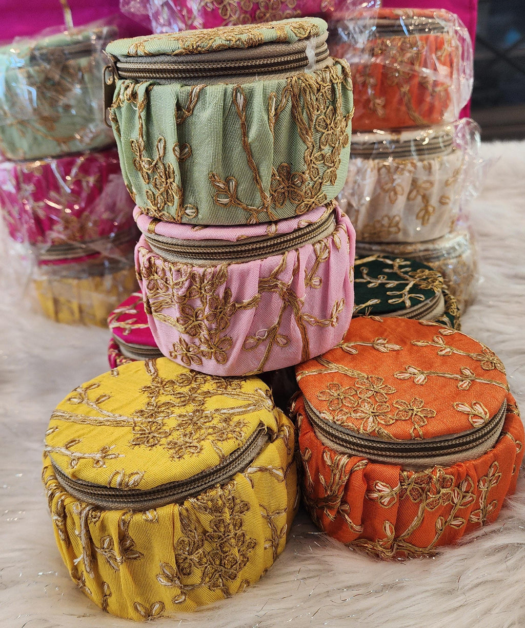 Embroidery Silk Bangle Boxes: Round Jewelry Organizer, Wedding Favor.