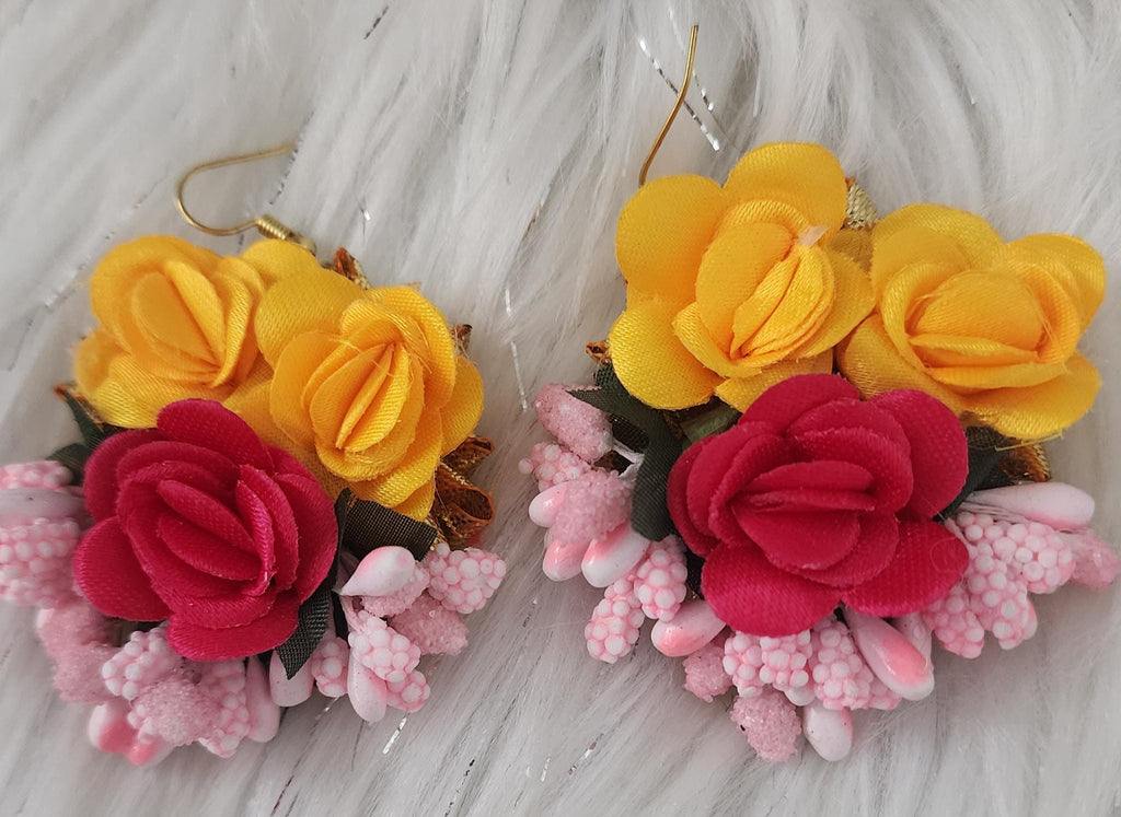 Floral Haldi Mehandi Jewelry Set: Necklace, Earrings, Maang Tikka & Hand Gajra