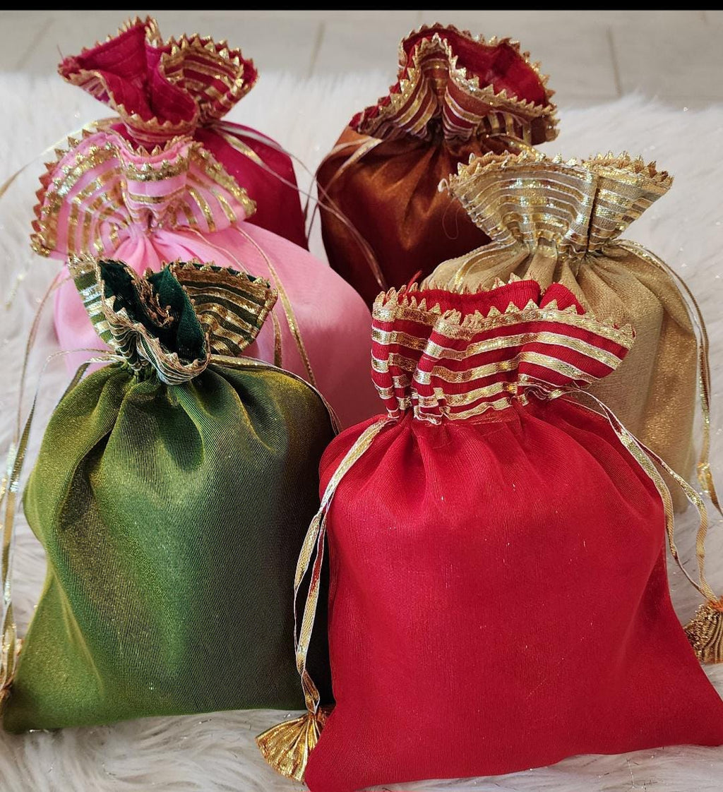 Bandhej Print Combo Set: Organza Potli Bag, Bracelet, Ring & Bindi