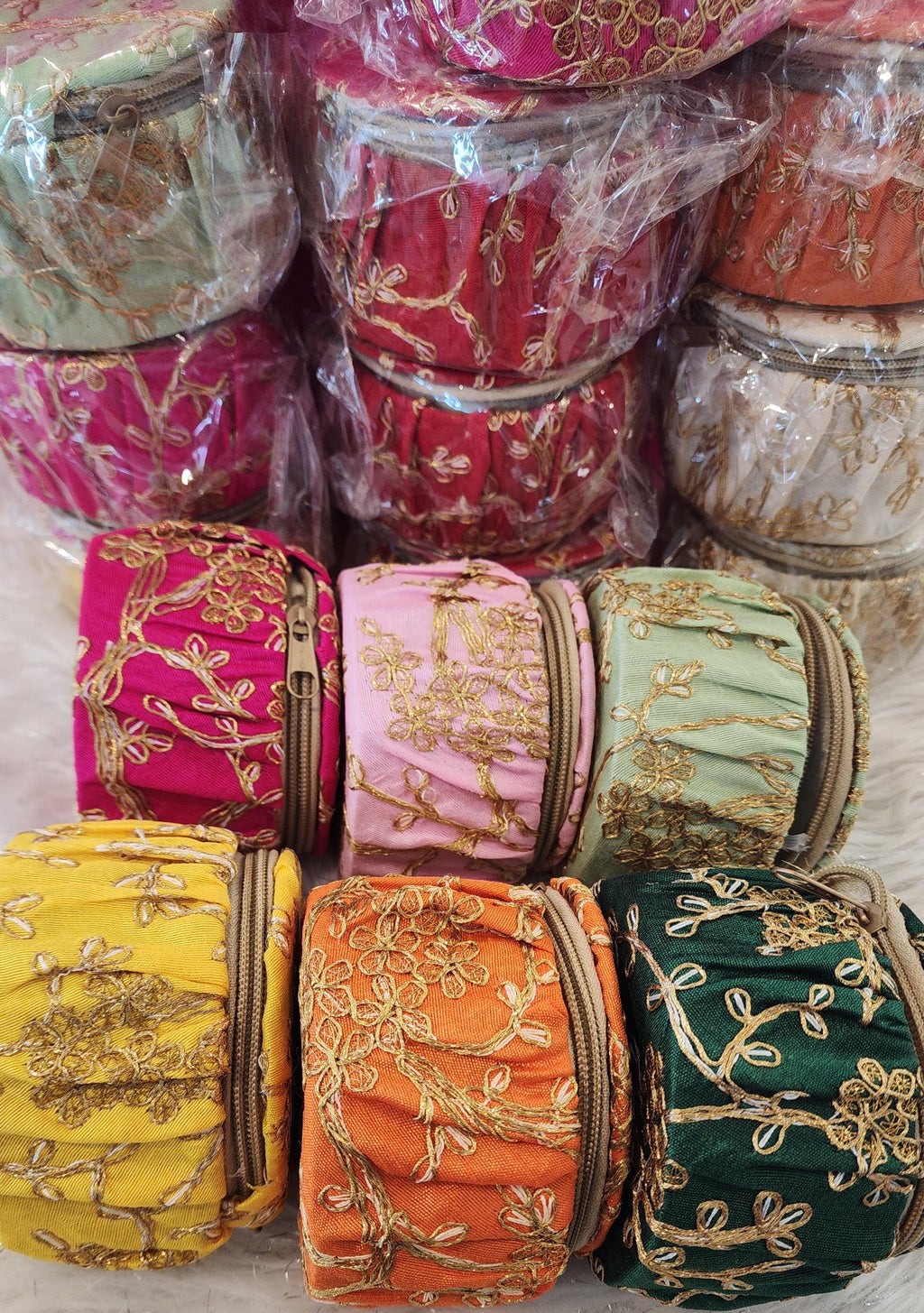 Embroidery Silk Bangle Boxes: Round Jewelry Organizer, Wedding Favor.
