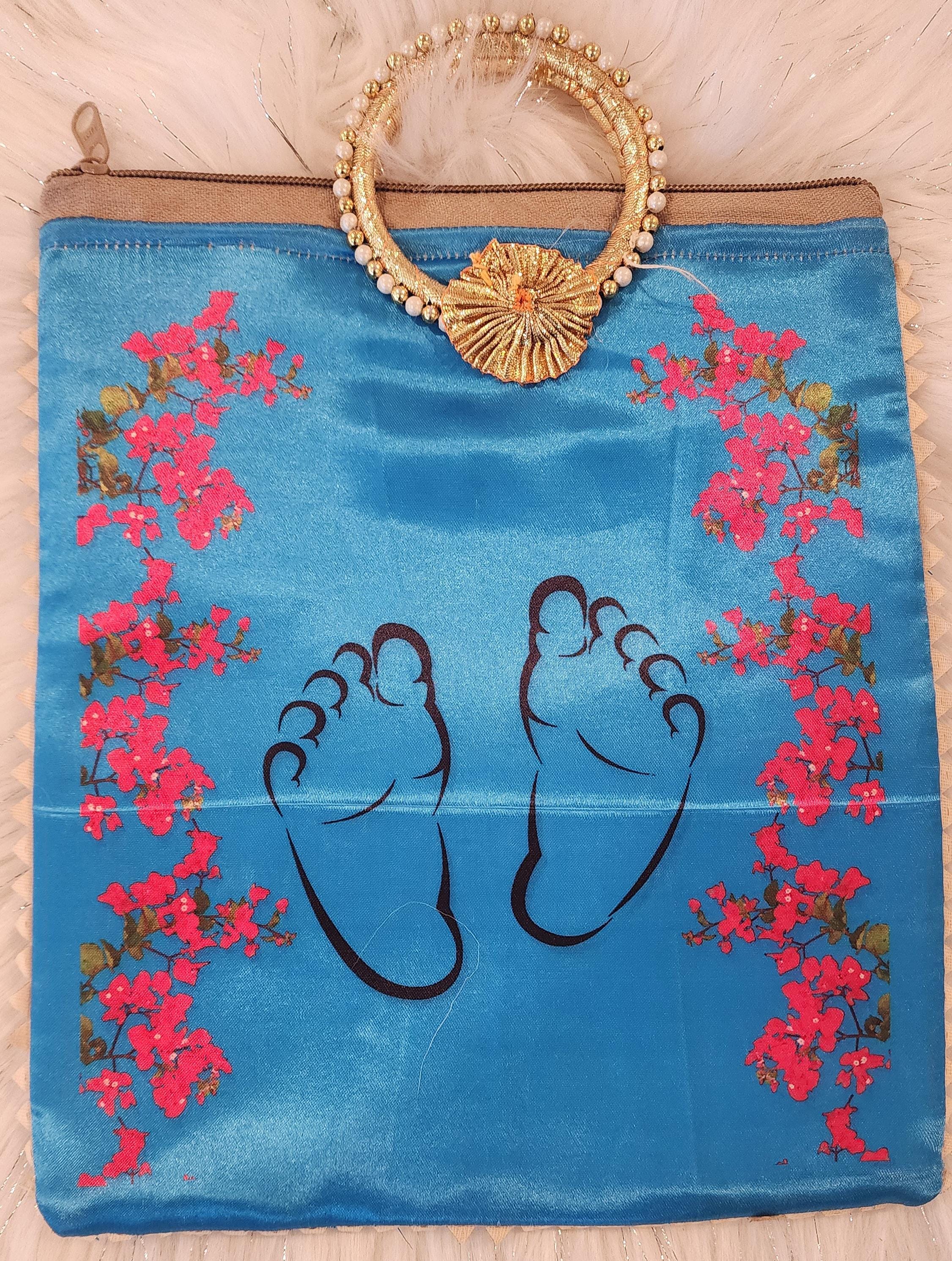 Baby Shower Handbag: Silk Favor Bag with Golden Handle